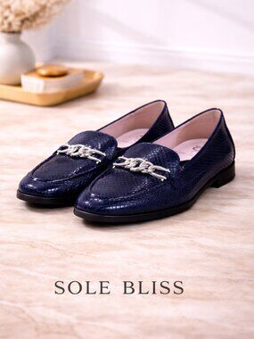 Sole Bliss Snake Print Loafers 7 7.5 Wide Navy Blue Comfort Slip On Shoe